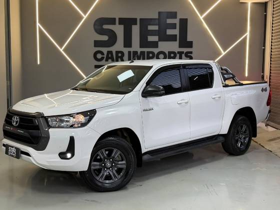 TOYOTA HILUX 2.8 D-4D TURBO DIESEL CD SR 4X4 AUTOMÁTICO TOYOTA HILUX 2.8 D-4D TURBO DIESEL CD SR 4X4 AUTOMÁTICO
